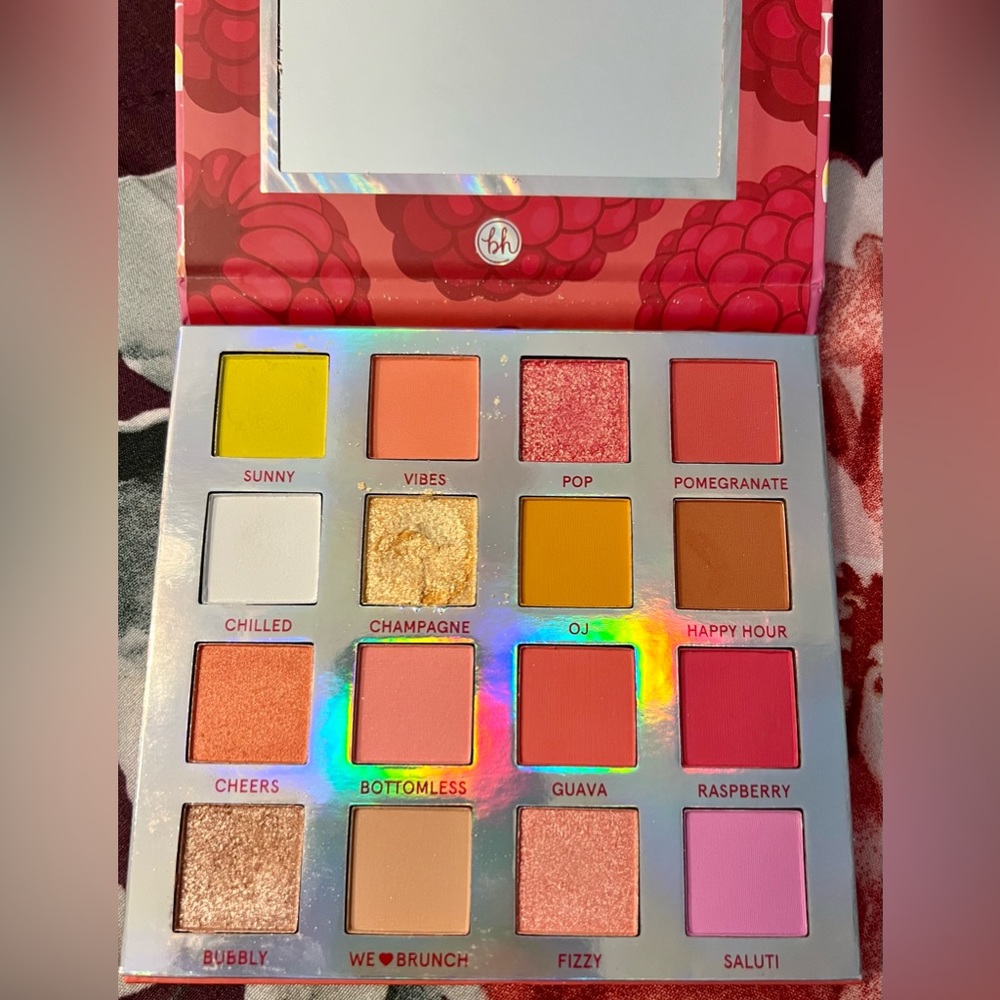 Two eyeshadow pallets. - Picture 4 of 4